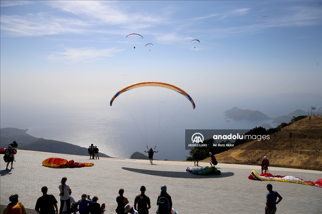 Fethiye'de düzenlenen Yamaç Paraşütü Dünya Akro Kupası Süper Finali sürüyor