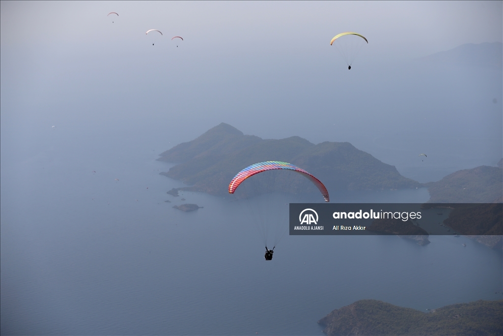 Fethiye'de düzenlenen Yamaç Paraşütü Dünya Akro Kupası Süper Finali sürüyor