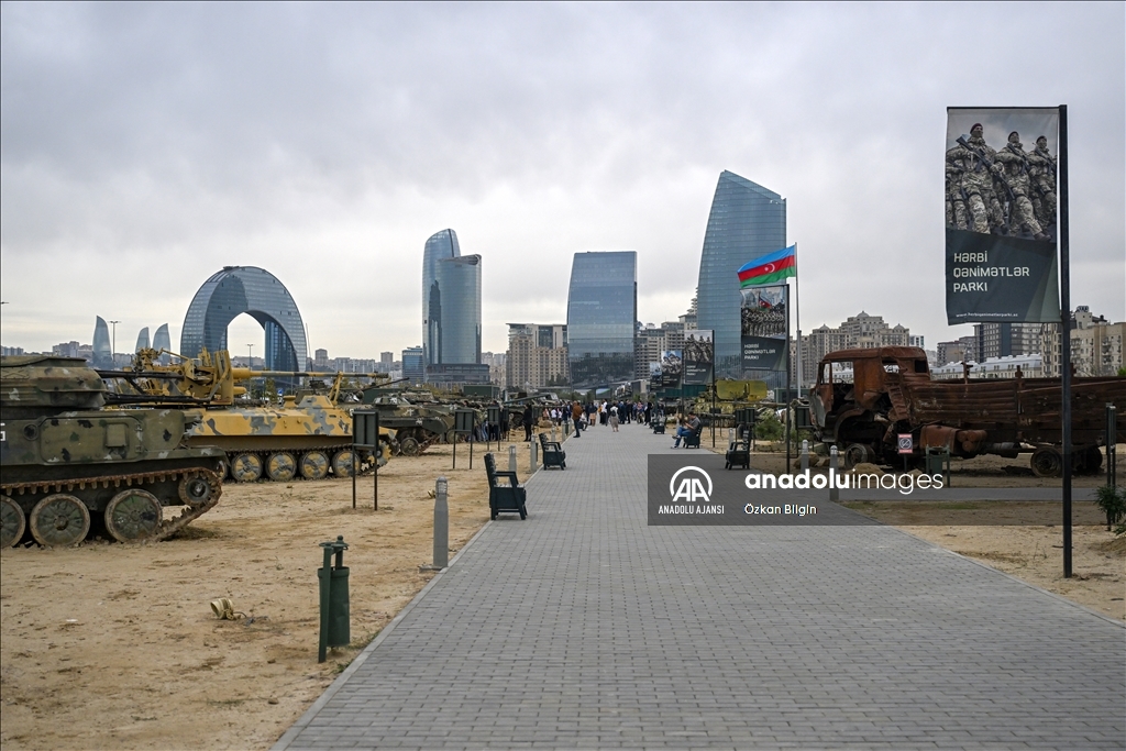 Azerbaycanlı öğrenciler, "Savaş Ganimetleri Müzesi"ni gezdi