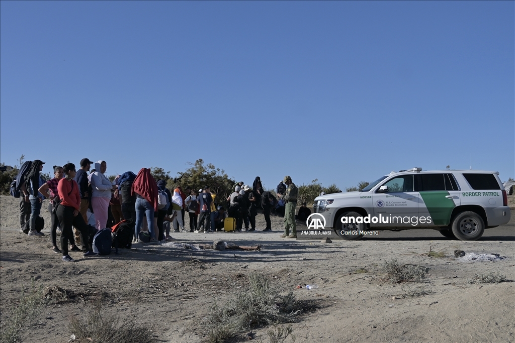 ABD-Meksika sınırını geçen göçmenler sığınma işlemleri için San Diego'da bekleyişini sürdürüyor
