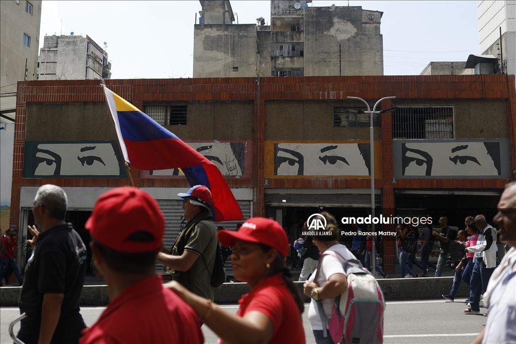 Venezuela'da halk ABD'nin uyguladığı ekonomik yaptırımlara karşı yürüyüş düzenledi