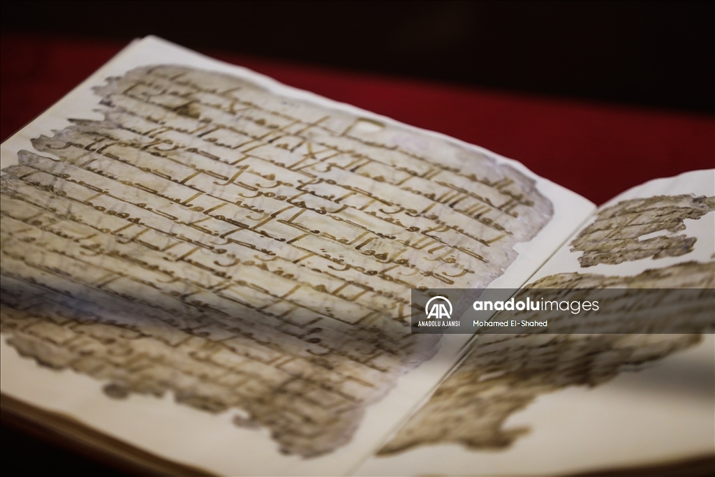 Mısır'da restorasyonu tamamlanan 1400 yıllık el yazması Kur'an-ı Kerim sergilendi