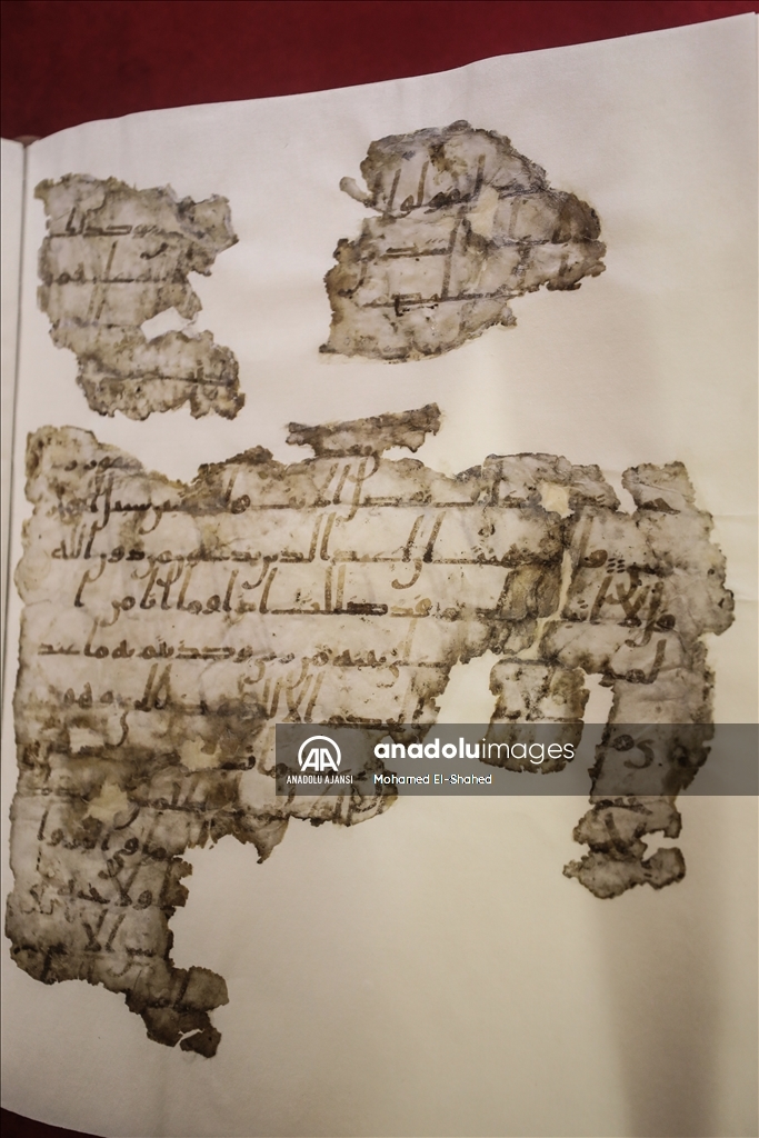 Mısır'da restorasyonu tamamlanan 1400 yıllık el yazması Kur'an-ı Kerim sergilendi