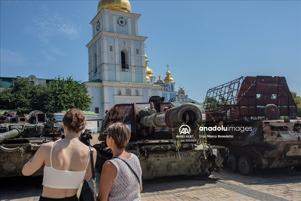 Controversial war tourism in Ukraine