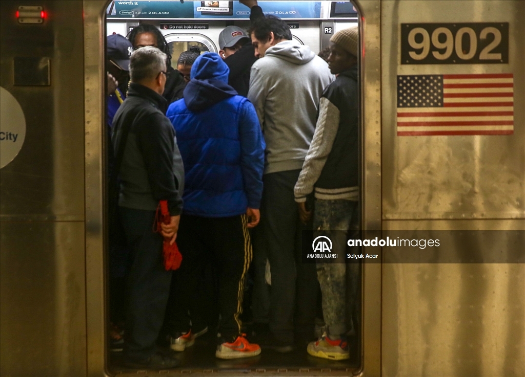 New York'ta yoğun yağışlar toplu taşımayı aksattı