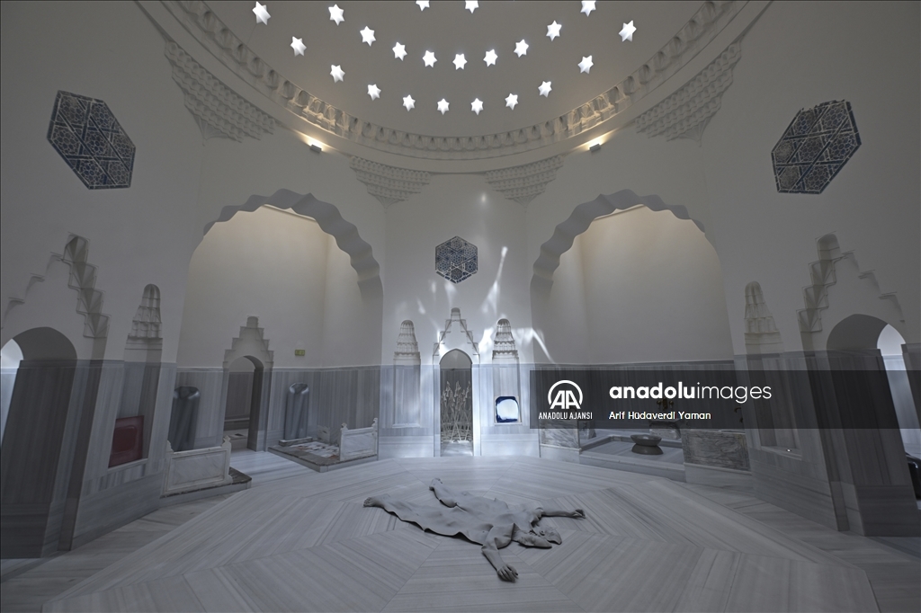 Tarihi Zeyrek Çinili Hamam, restorasyonun ardından "Kalıntıların Şifası" sergisiyle son kez sanatseverleri ağırlıyor