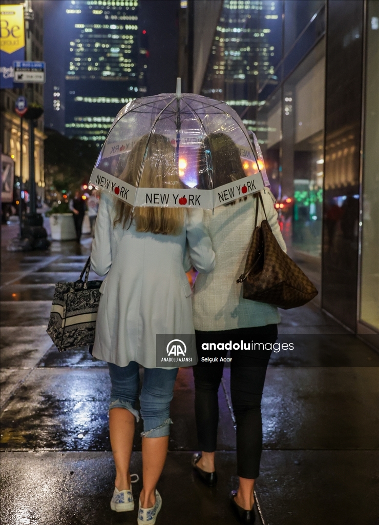 New York'ta yoğun yağışlar toplu taşımayı aksattı
