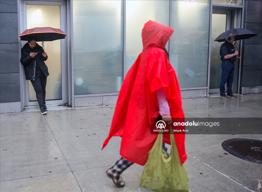 New York'ta yoğun yağışlar toplu taşımayı aksattı