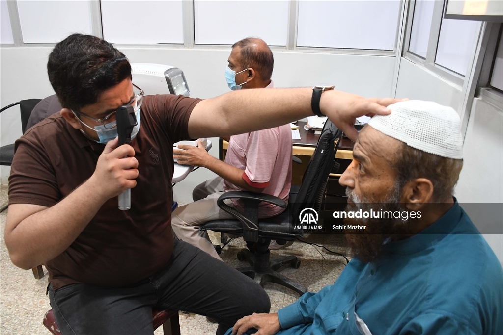 Pakistan'da kırmızı göz (konjonktivit) salgın hastalığı