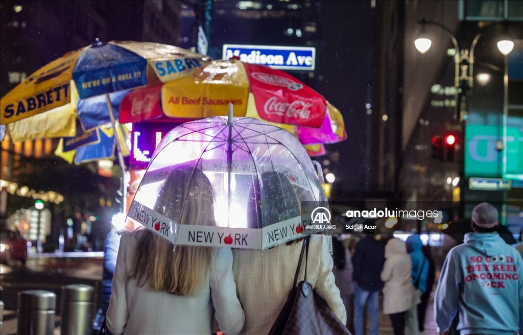 New York'ta yoğun yağışlar toplu taşımayı aksattı