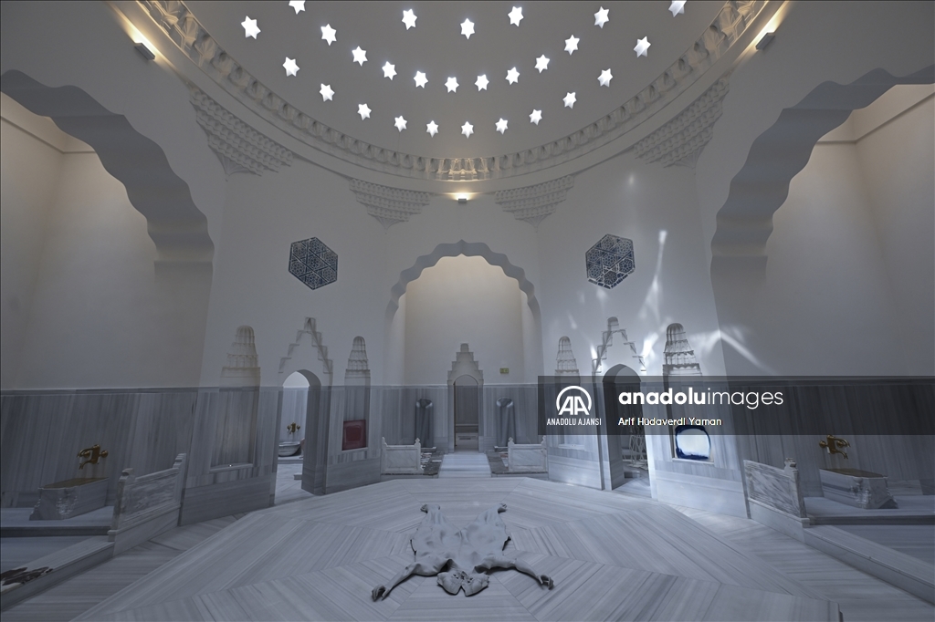 Tarihi Zeyrek Çinili Hamam, restorasyonun ardından "Kalıntıların Şifası" sergisiyle son kez sanatseverleri ağırlıyor