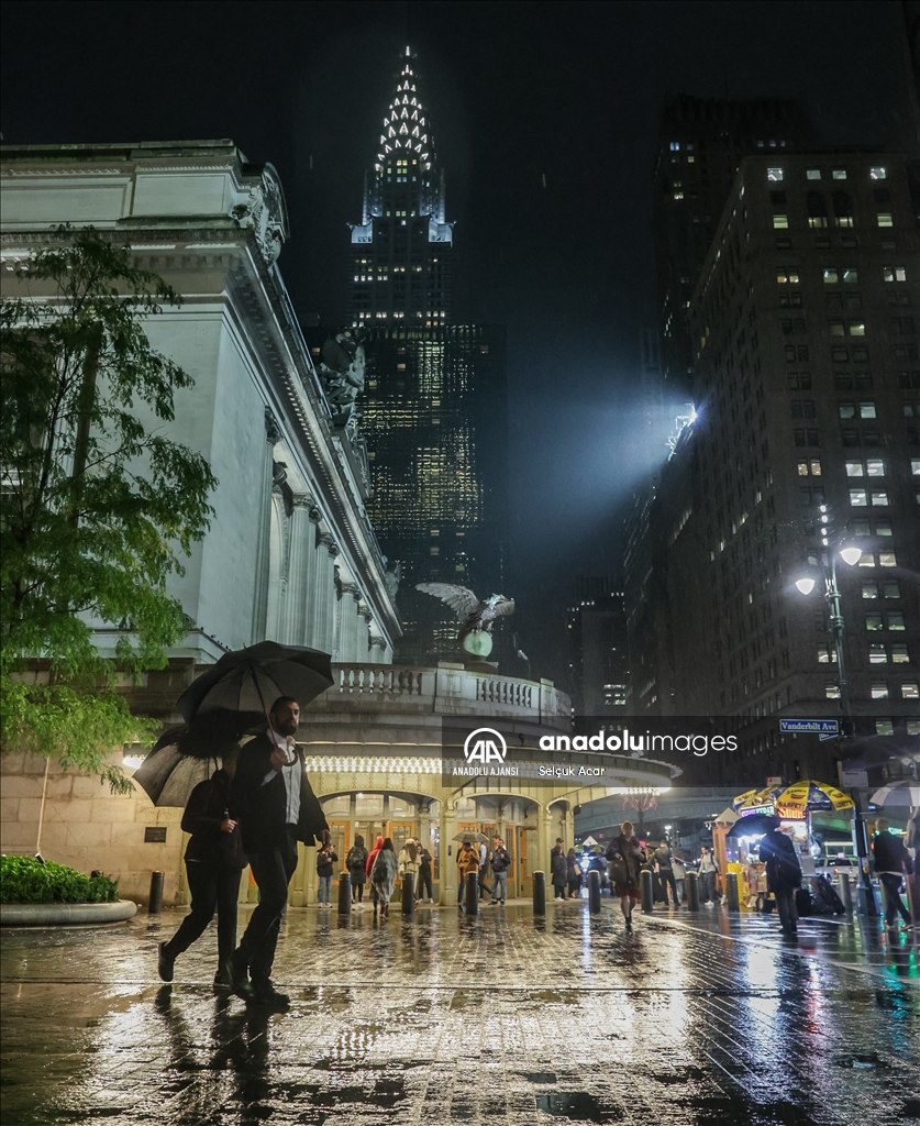 New York'ta yoğun yağışlar toplu taşımayı aksattı