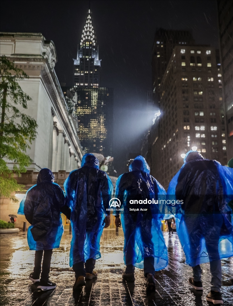 New York'ta yoğun yağışlar toplu taşımayı aksattı