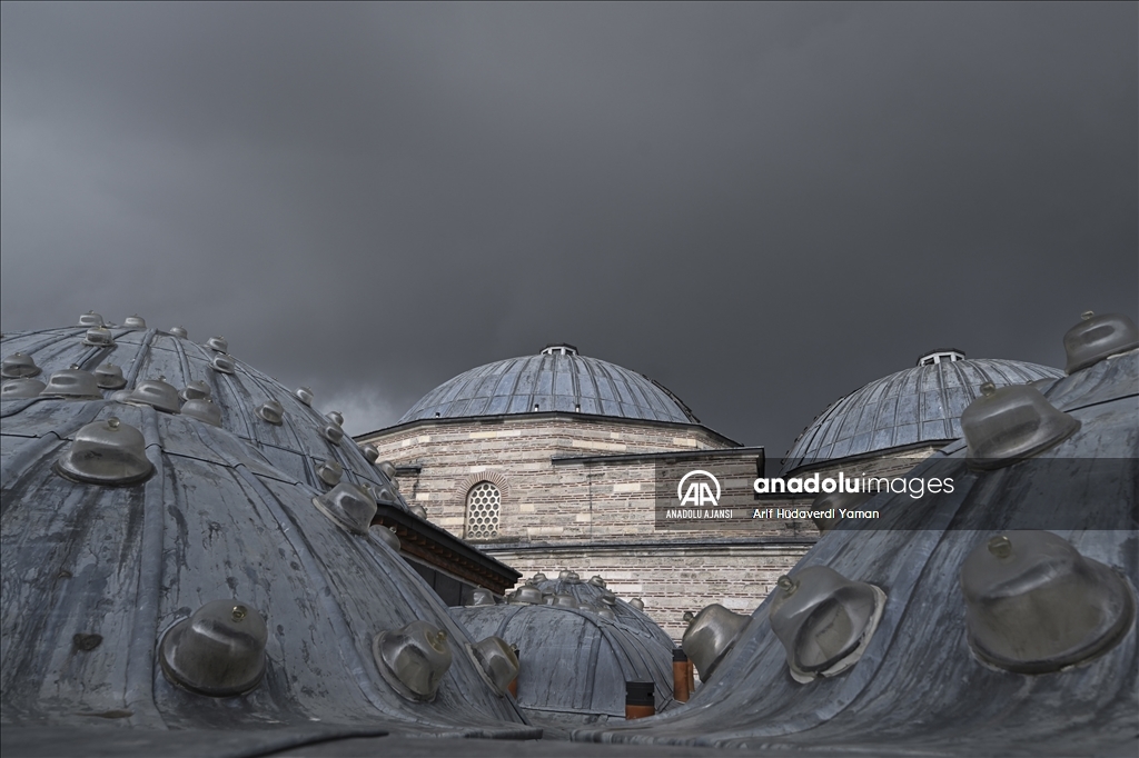 Tarihi Zeyrek Çinili Hamam, restorasyonun ardından "Kalıntıların Şifası" sergisiyle son kez sanatseverleri ağırlıyor