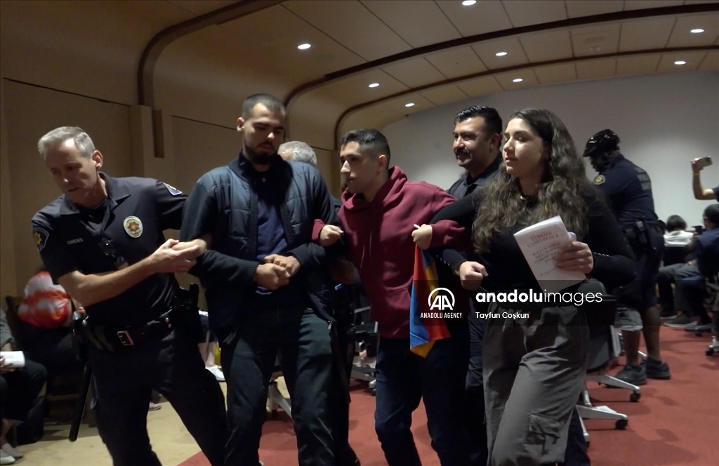 ABD'de Türkiye konulu konferansı provoke etmeye çalışan Ermeni protestoculara polis müdahale etti