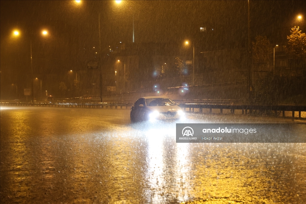 İstanbul’da sağanak etkili olmaya başladı