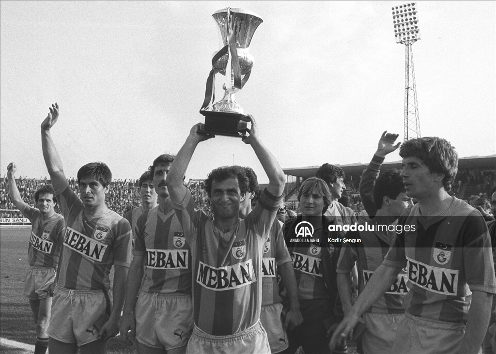 Galatasaraylı futbolcuların kupa sevinci