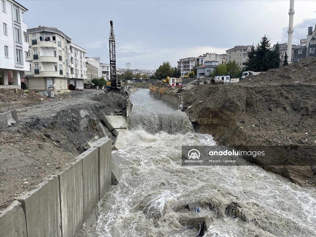 Esenyurt'ta sağanak nedeniyle su taşkınları meydana geldi