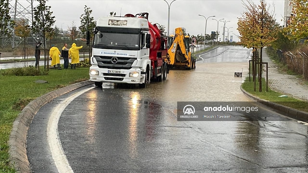 İstanbul'un birçok ilçesinde sağanak etkisini sürdürüyor