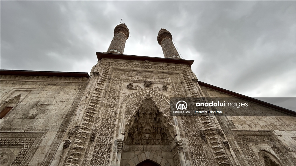 Selçuklu ve Osmanlı dönemine ait çok sayıda tarihi eseri bünyesinde barındıran şehir: Sivas