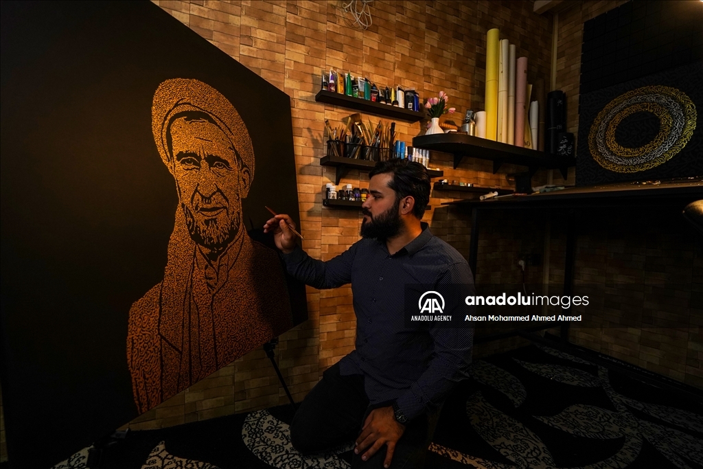 گەنجێکی هەولێر هونەری گڕافیکیی و خۆشنووسیی تێکەڵ بەیەکتر دەکات