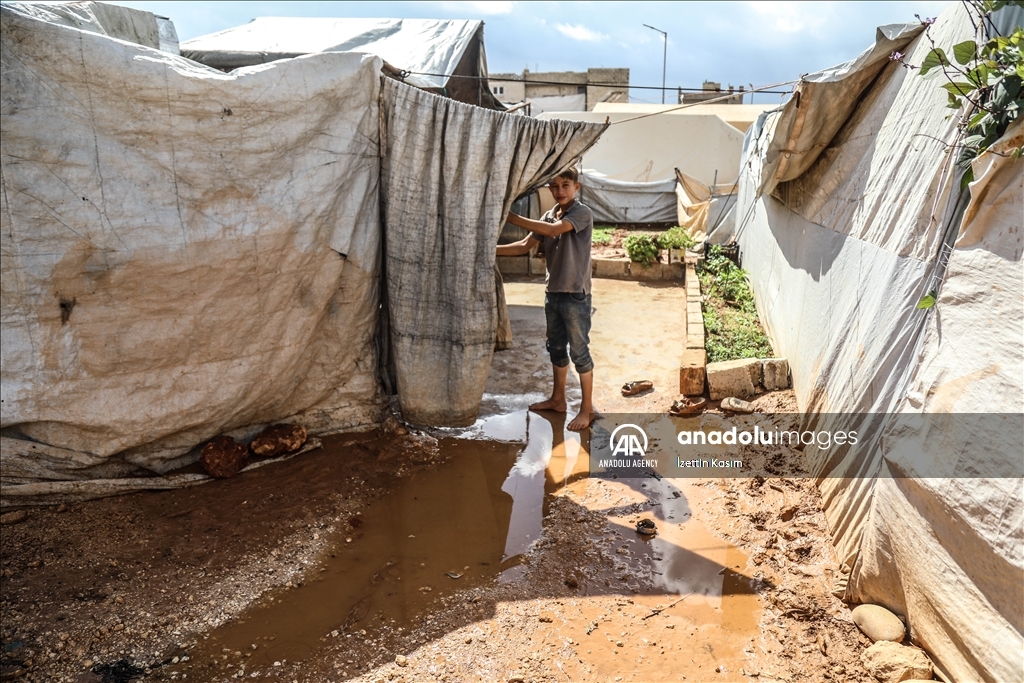 Палаточные лагеря на северо-западе Сирии оказались под водой