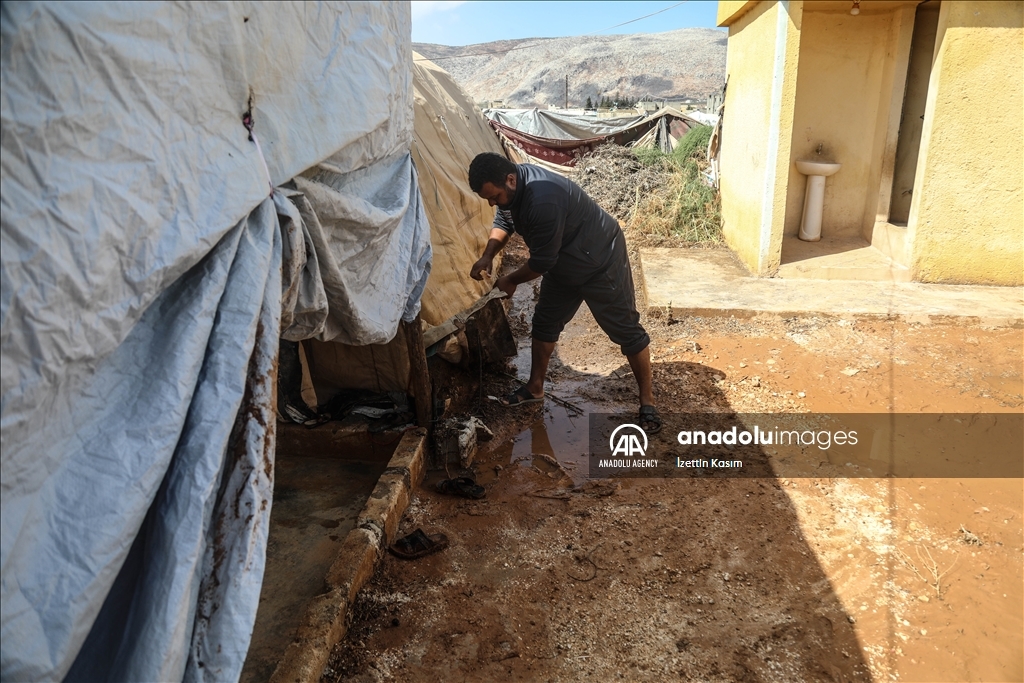 Палаточные лагеря на северо-западе Сирии оказались под водой