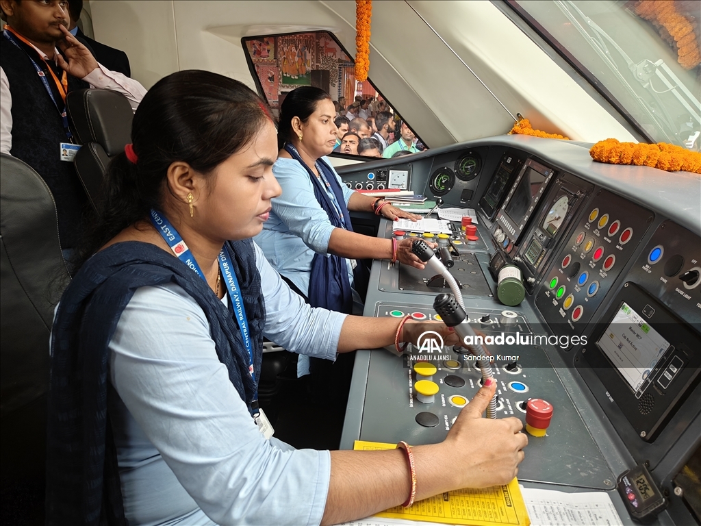 Hint kadın makinistler Vande Bharat treninin kontrolü için görevlendirildi
