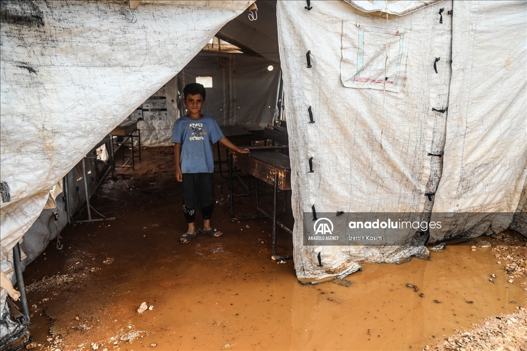 Палаточные лагеря на северо-западе Сирии оказались под водой