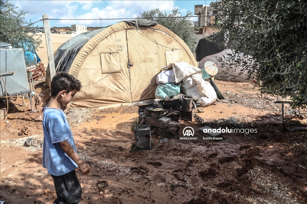 Палаточные лагеря на северо-западе Сирии оказались под водой