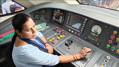 Hint kadın makinistler Vande Bharat treninin kontrolü için görevlendirildi