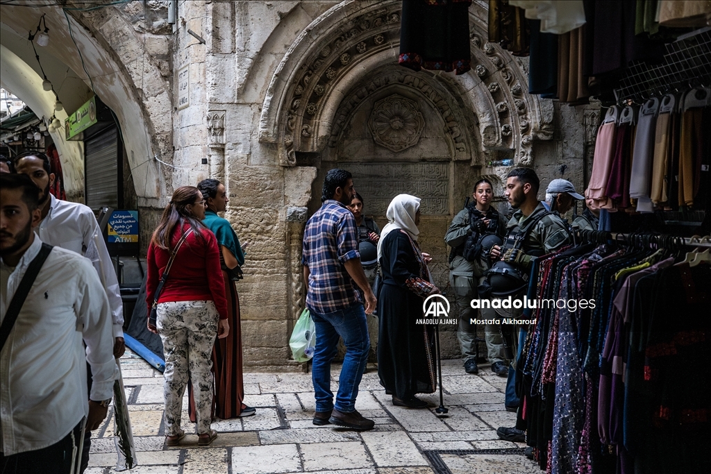 Yüzlerce fanatik Yahudi Mescid-i Aksa'ya baskın düzenledi