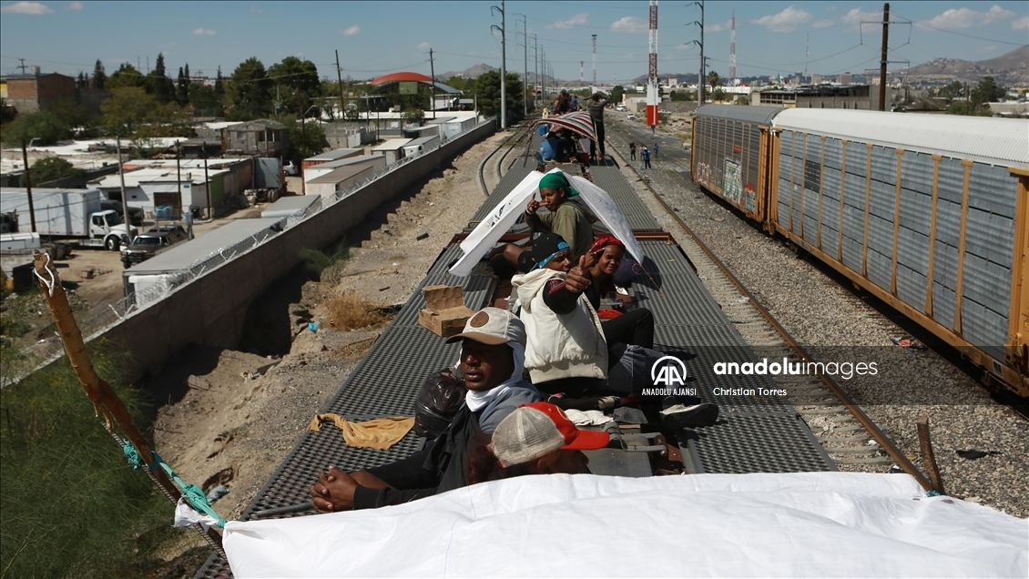 ABD'ye geçmek üzere yük treniyle Ciudad Juarez'e gelen göçmenler