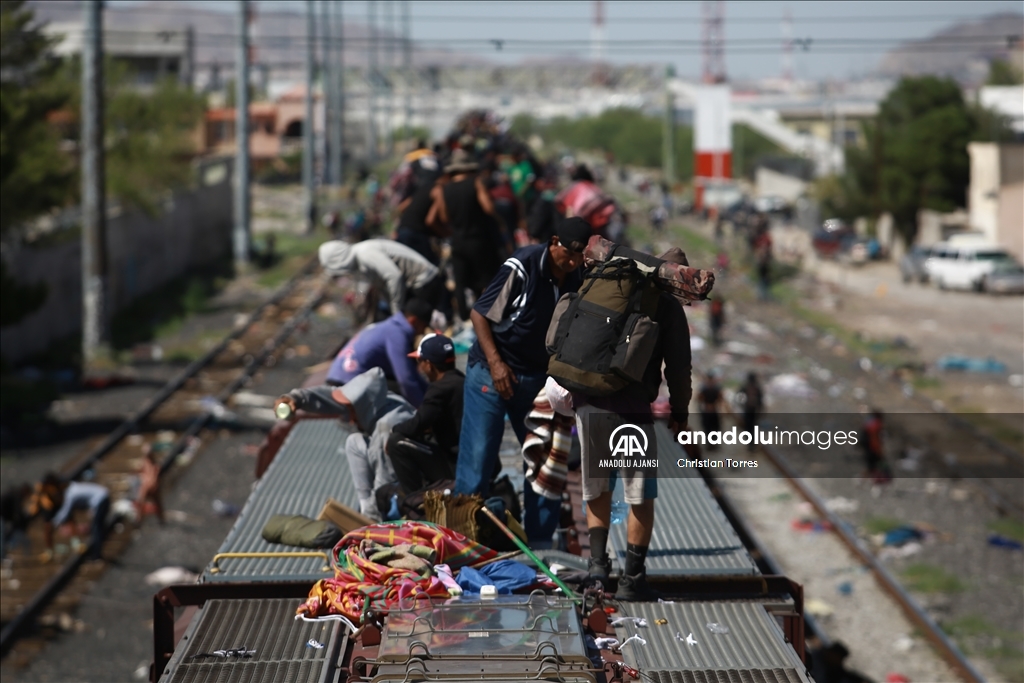 ABD'ye geçmek üzere yük treniyle Ciudad Juarez'e gelen göçmenler