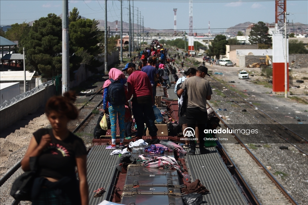 ABD'ye geçmek üzere yük treniyle Ciudad Juarez'e gelen göçmenler
