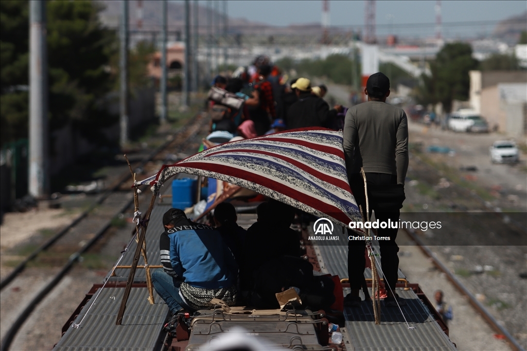 ABD'ye geçmek üzere yük treniyle Ciudad Juarez'e gelen göçmenler