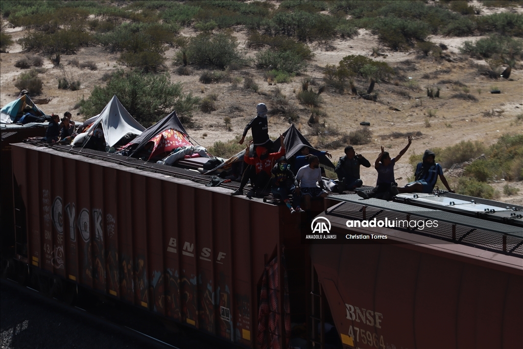 ABD'ye geçmek üzere yük treniyle Ciudad Juarez'e gelen göçmenler