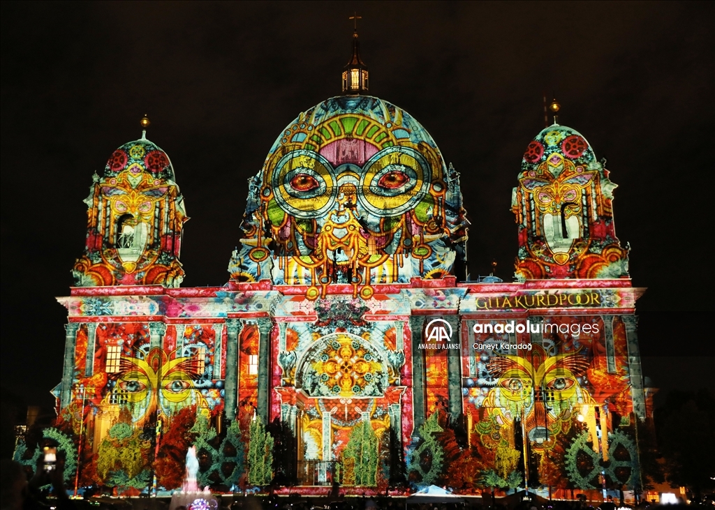 Berlin'de ışık festivali başladı