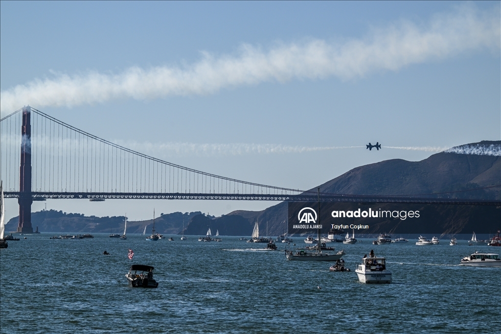 Blue Angels Donanma Haftası kapsamında San Francisco'da hava gösterileri gerçekleştirdi