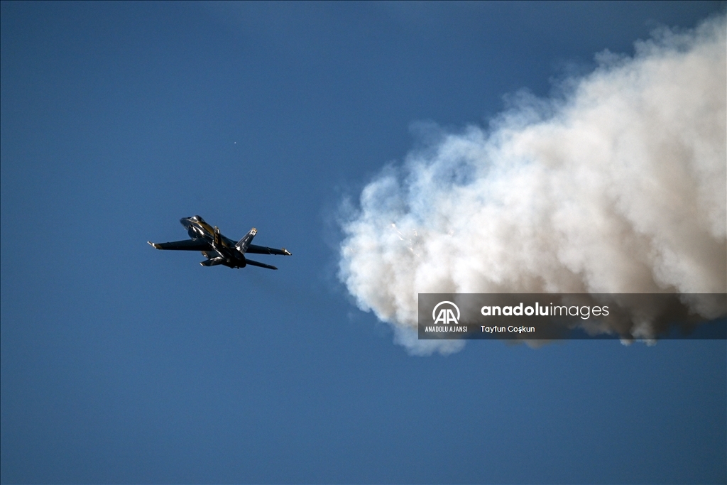 Blue Angels Donanma Haftası kapsamında San Francisco'da hava gösterileri gerçekleştirdi