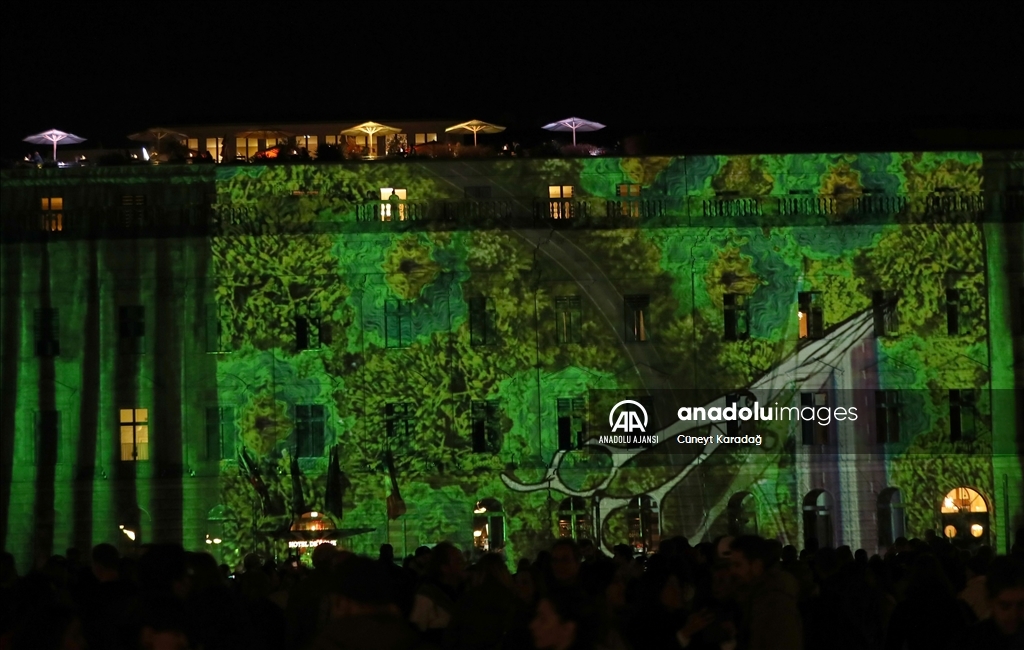 Berlin'de ışık festivali başladı