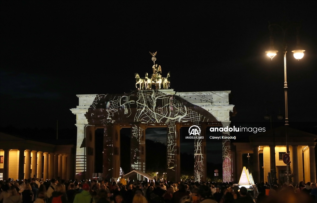 Berlin'de ışık festivali başladı