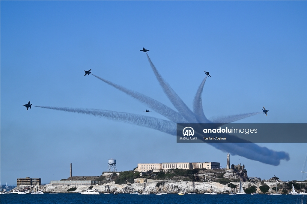 Blue Angels Donanma Haftası kapsamında San Francisco'da hava gösterileri gerçekleştirdi