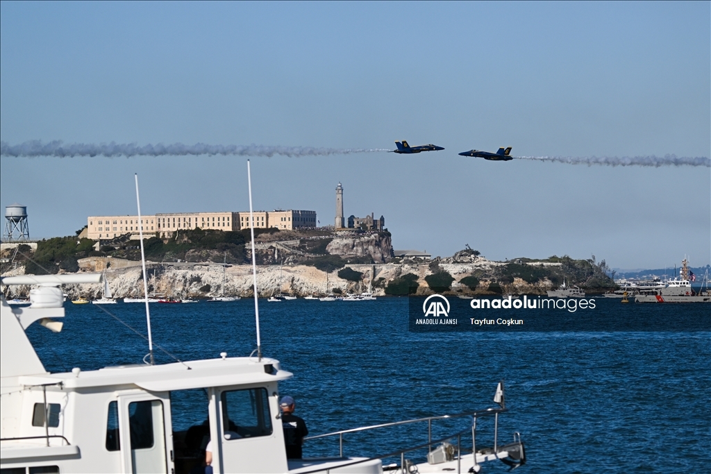 Blue Angels Donanma Haftası kapsamında San Francisco'da hava gösterileri gerçekleştirdi