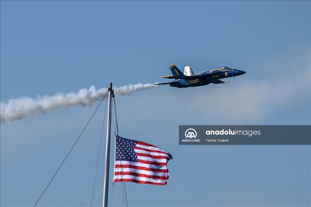 Blue Angels Donanma Haftası kapsamında San Francisco'da hava gösterileri gerçekleştirdi