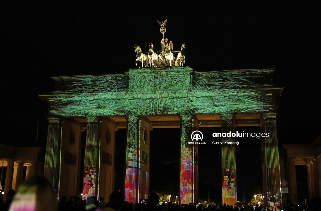 Berlin'de ışık festivali başladı