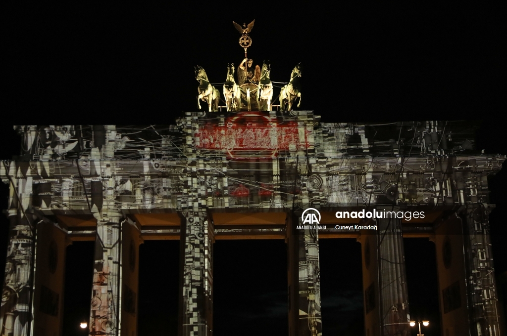 Berlin'de ışık festivali başladı