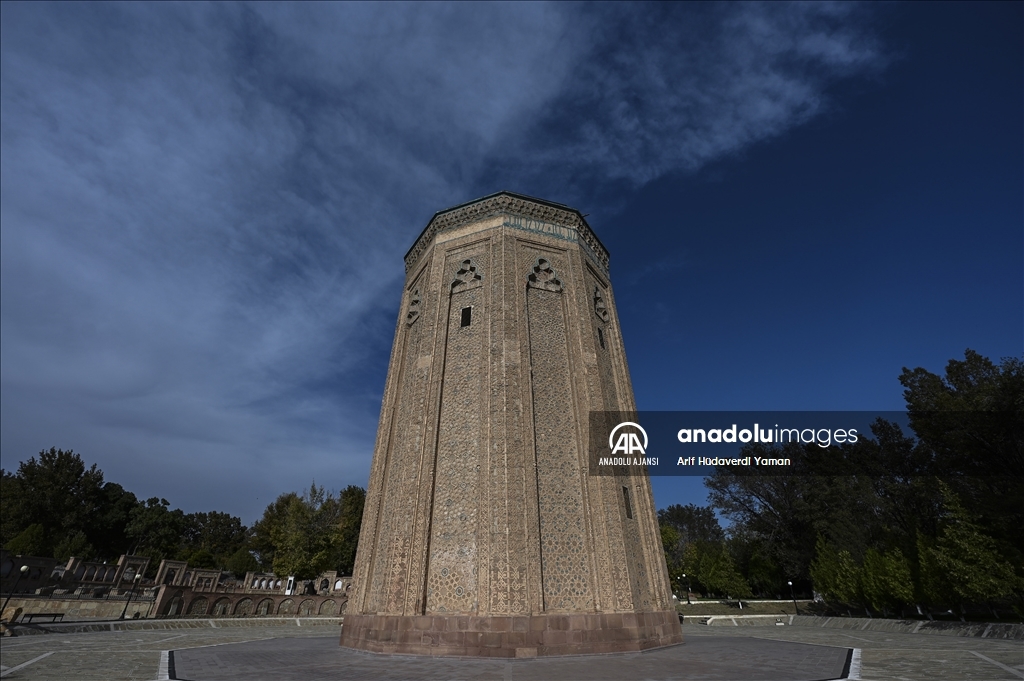 Nahçıvan'daki türbeler asırlardır tüm ihtişamıyla ayakta duruyor