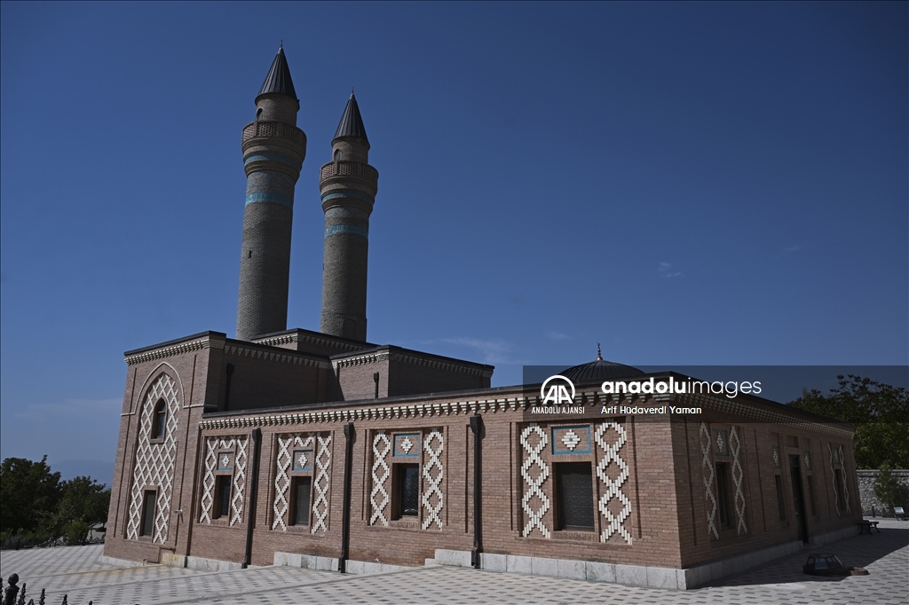 Nahçıvan'daki türbeler asırlardır tüm ihtişamıyla ayakta duruyor