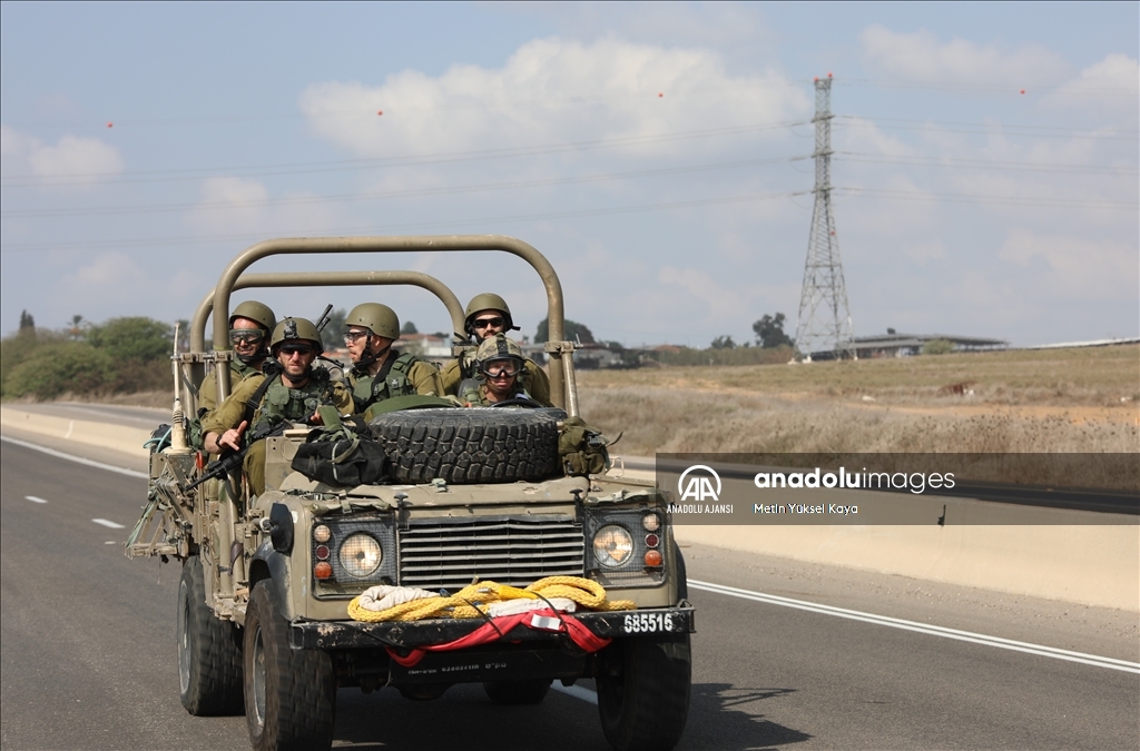 İsrail ordusu Gazze sınırına yığınak yapmaya devam ediyor